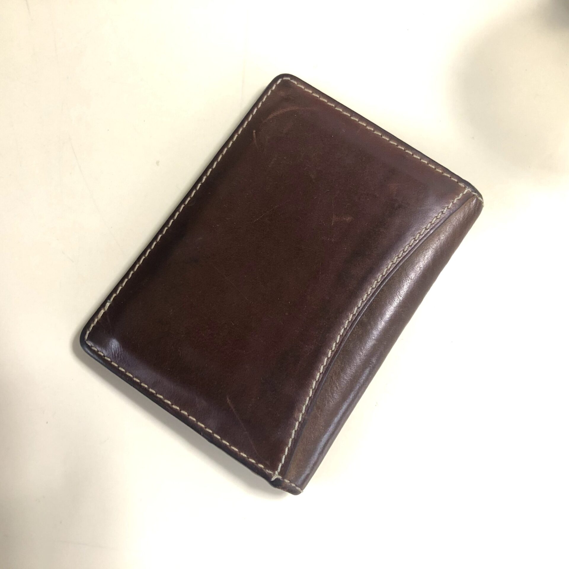 経年変化 Corbo のパスケースを２年間使ってみた結果 レイライフ