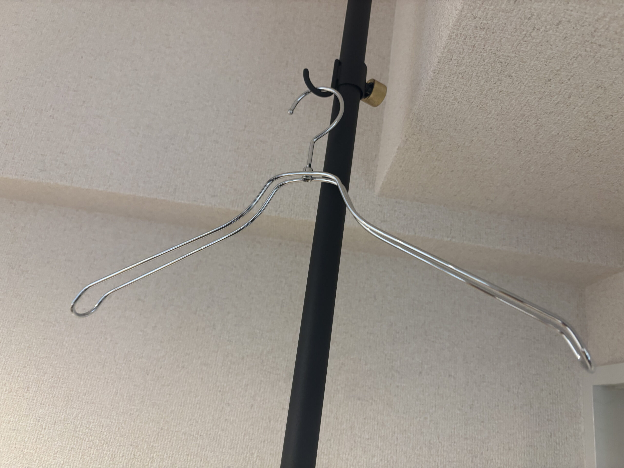 クローゼットに差がつく！TAYAスチールハンガー「TSW-2468BR-BN